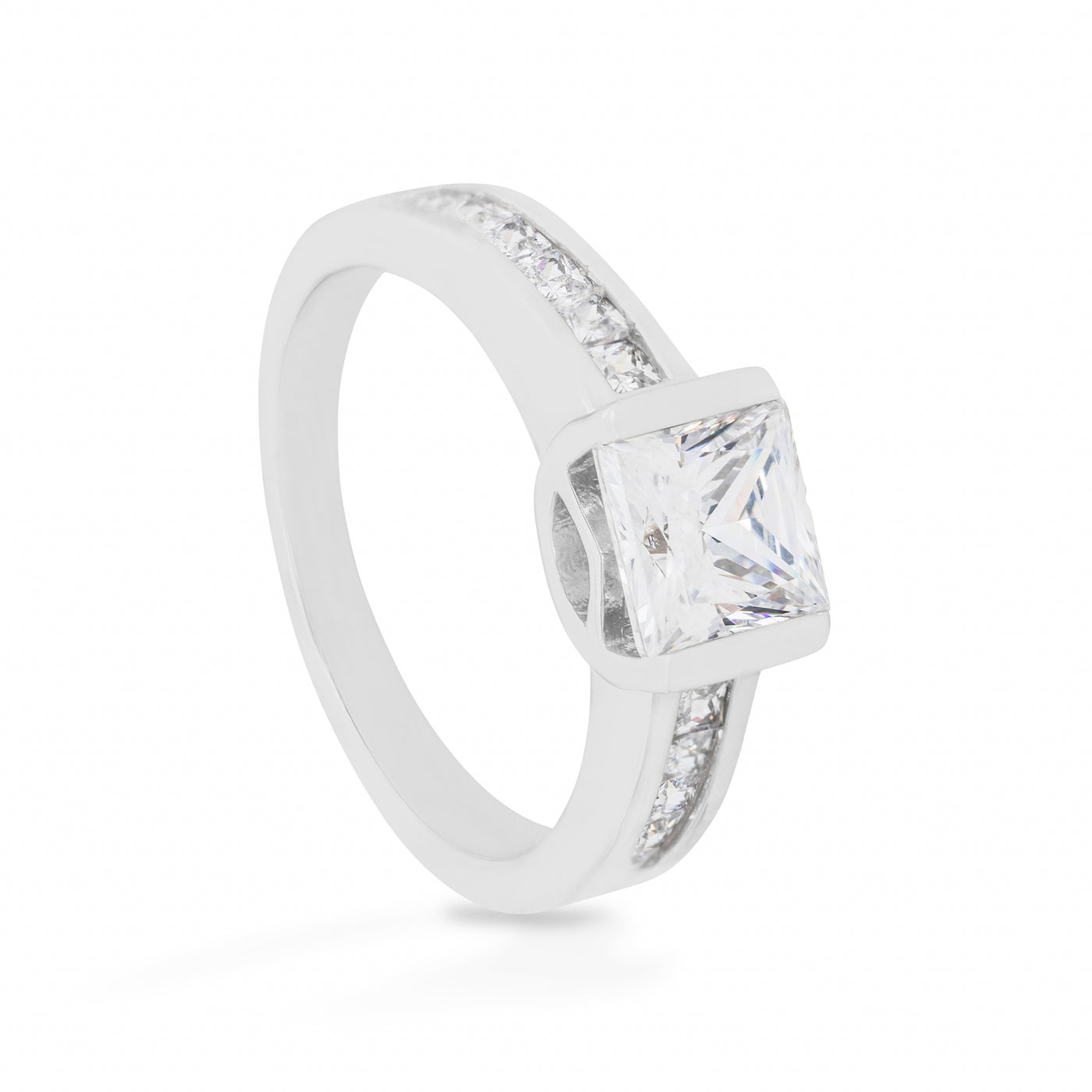 Léa Solitaire Channel Pave -  Ring